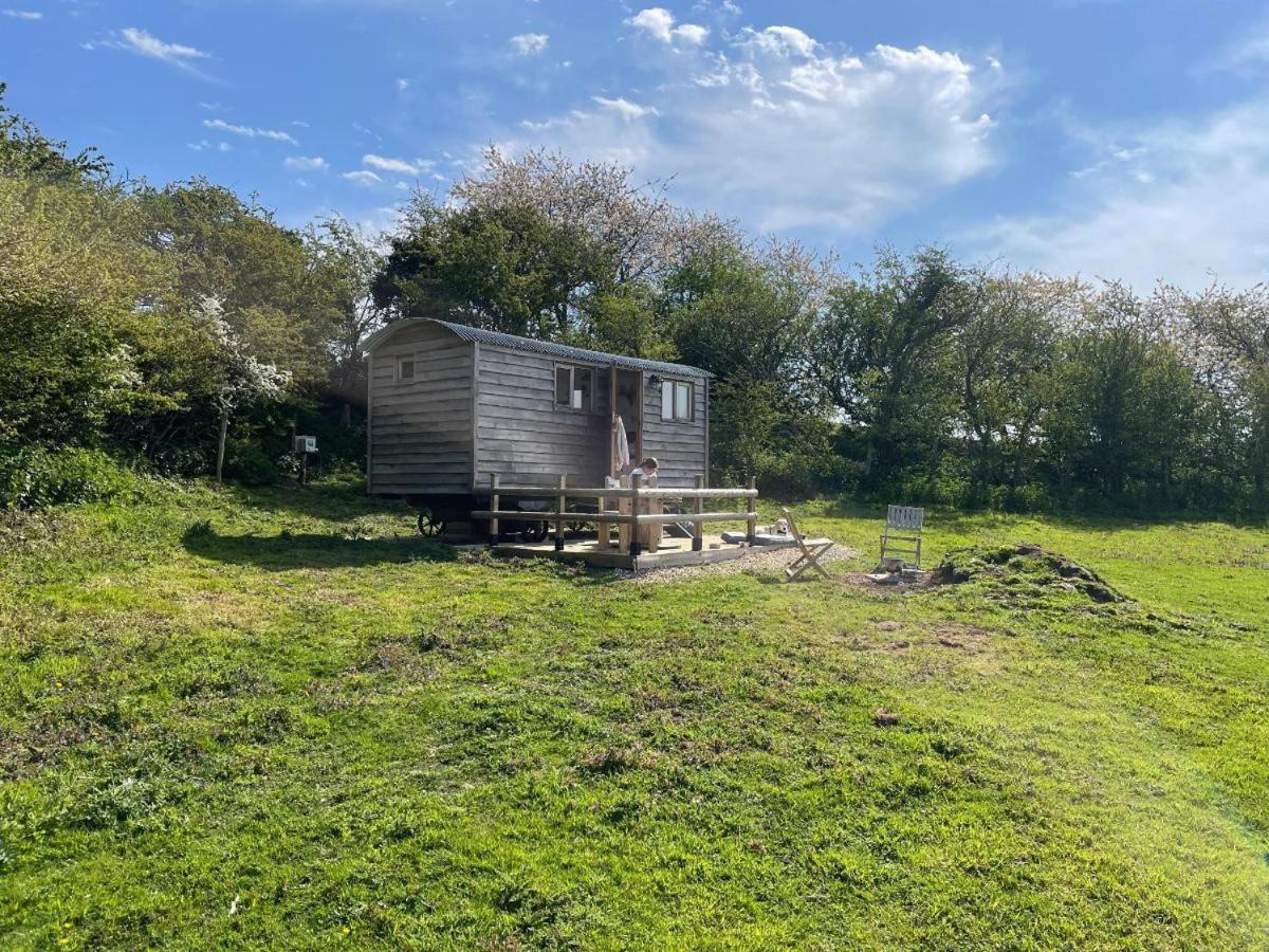 Under The Stars Shepherds Huts At Harbors Lake Newchurch  Εξωτερικό φωτογραφία