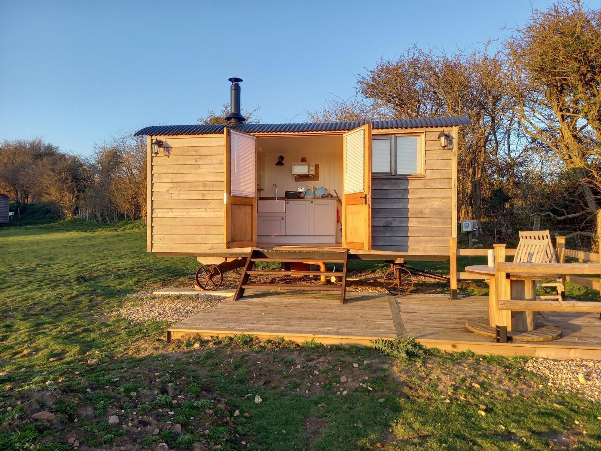 Under The Stars Shepherds Huts At Harbors Lake Newchurch  Εξωτερικό φωτογραφία