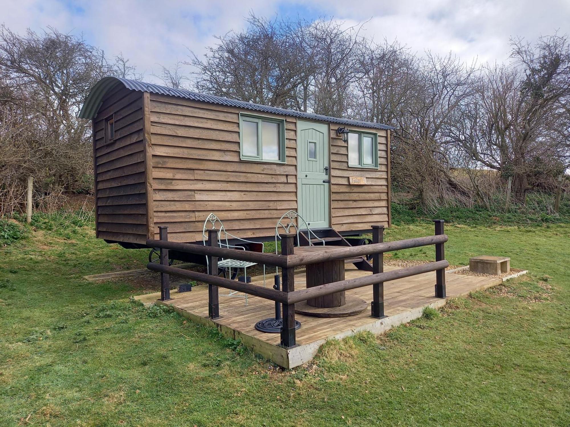 Under The Stars Shepherds Huts At Harbors Lake Newchurch  Εξωτερικό φωτογραφία
